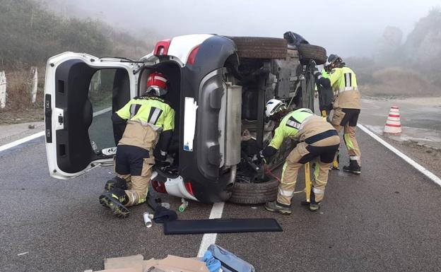 Un herido en el vuelco de un turismo en Peñahorada