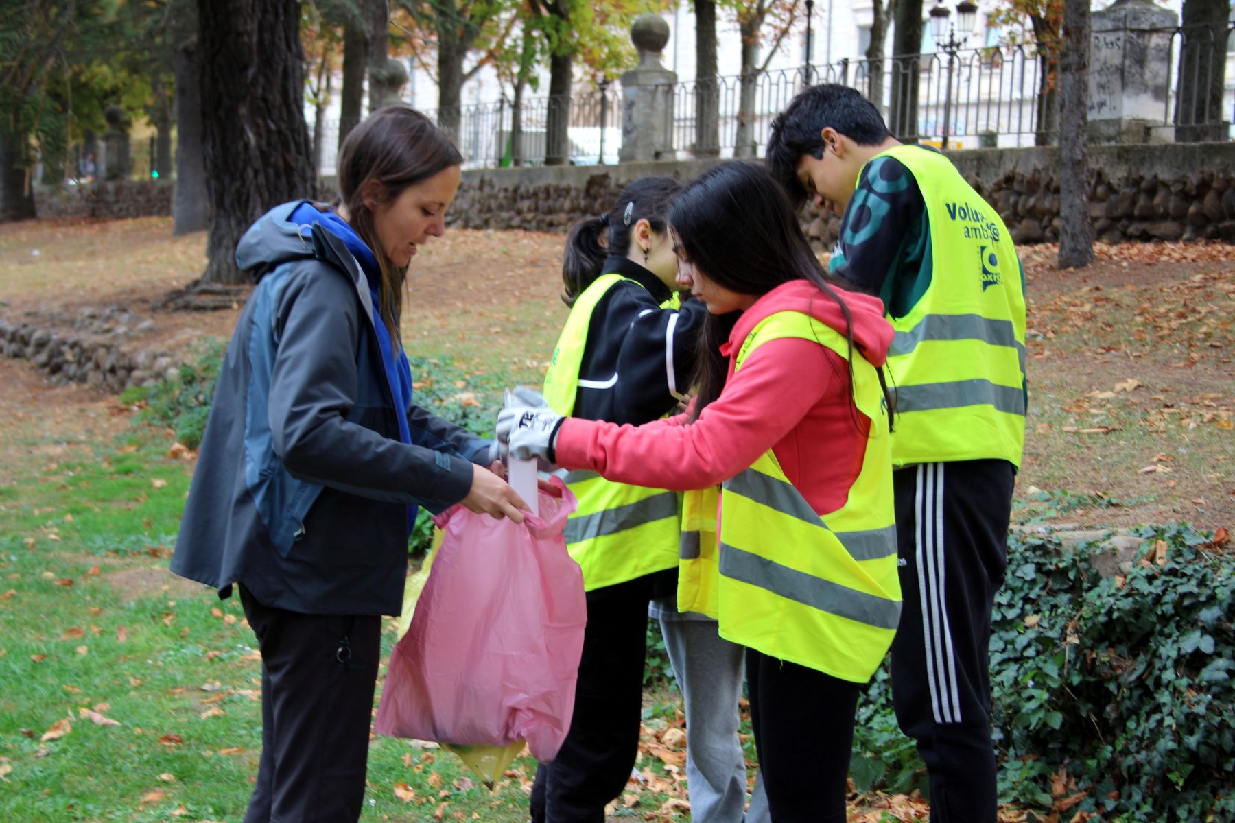 Fotos: En busca de plásticos en los ríos de Burgos