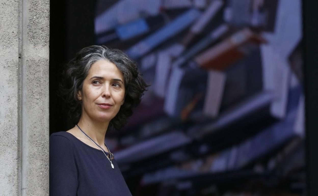 La escritora Edurne Portela, Premio Euskadi de Literatura con 'Los ojos cerrados'. 