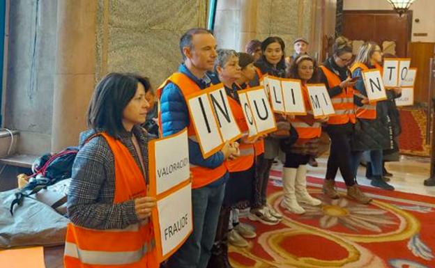 Exigen soluciones ante el «atasco» de las ayudas de urgente social, teleasistencia y a domicilio