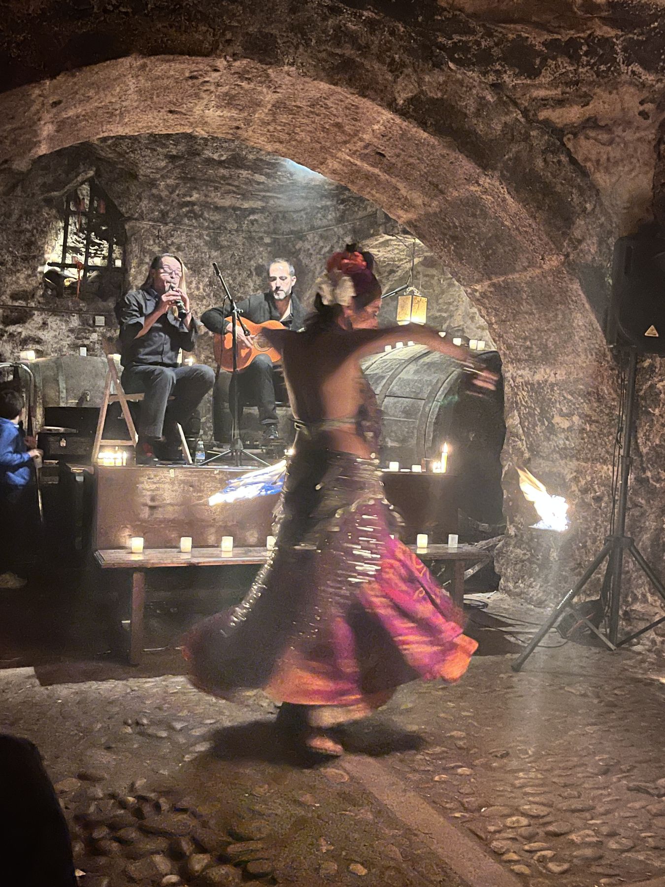 Fotos: Las bodegas subterráneas de Aranda, a la luz de las velas.