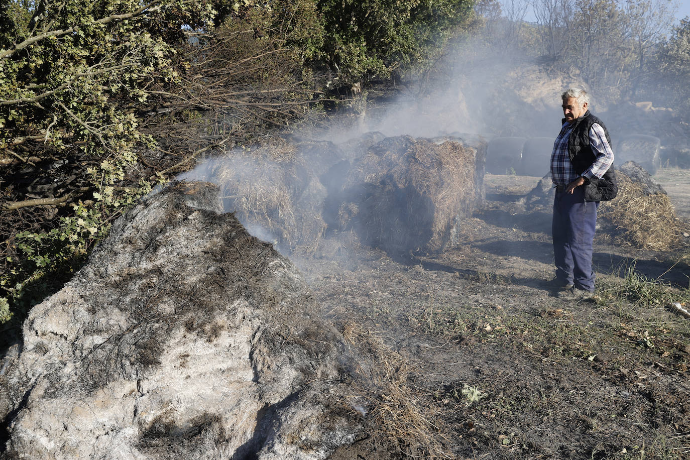 El foco más peligroso del incendio se sitúa en la provincia de Burgos. La UME ha trabajado durante toda la noche junto a un gran despliegue de medios. La mayoría de focos están controlados. 