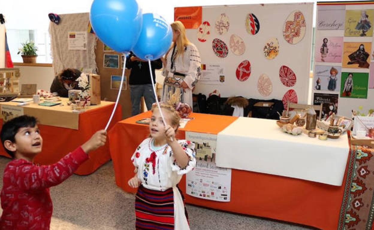 El mercado y el conocimiento de otras culturas es uno de los puntos fuertes del festival. 