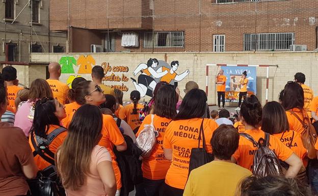 Galería. La mirandesa campeona del Mundo Sub-20, Adriana Nanclares, sumó su granito de arena en la carrera solidaria