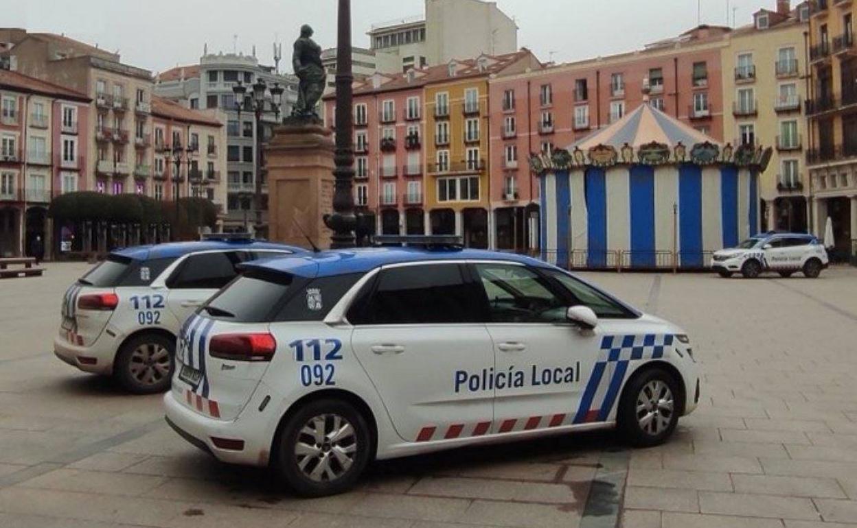 Coches de la Policía Local de Burgos en la Plaza Mayor