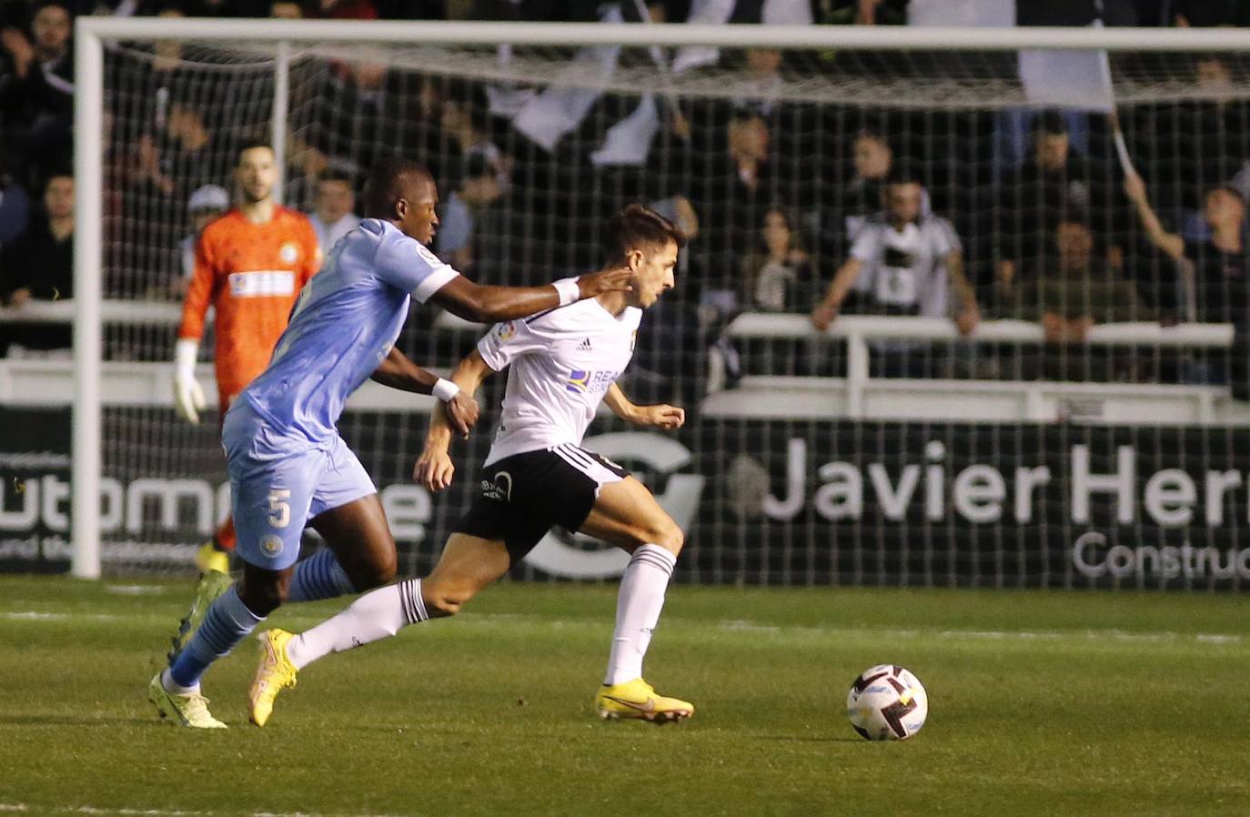 Imágenes de la victoria del Burgos CF ante la UD Ibiza este sábado en El Plantío