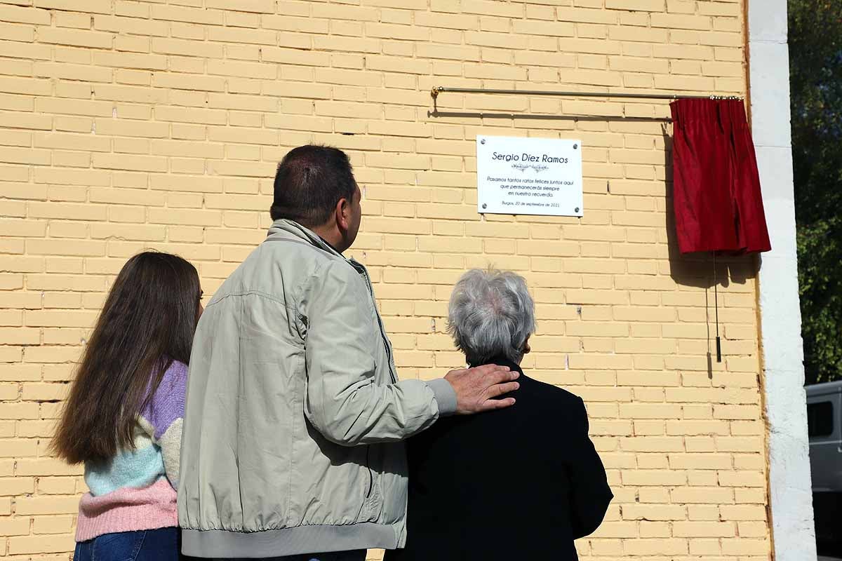 La Fundación del Burgos CF ha impulsado un homenaje y un acto de recuerdo en honor a Sergio Díez Ramos, un joven burgalés que vivía por y para el fútbol, socio del Burgos CF, asiduo a los partidos y que murió hace un año.