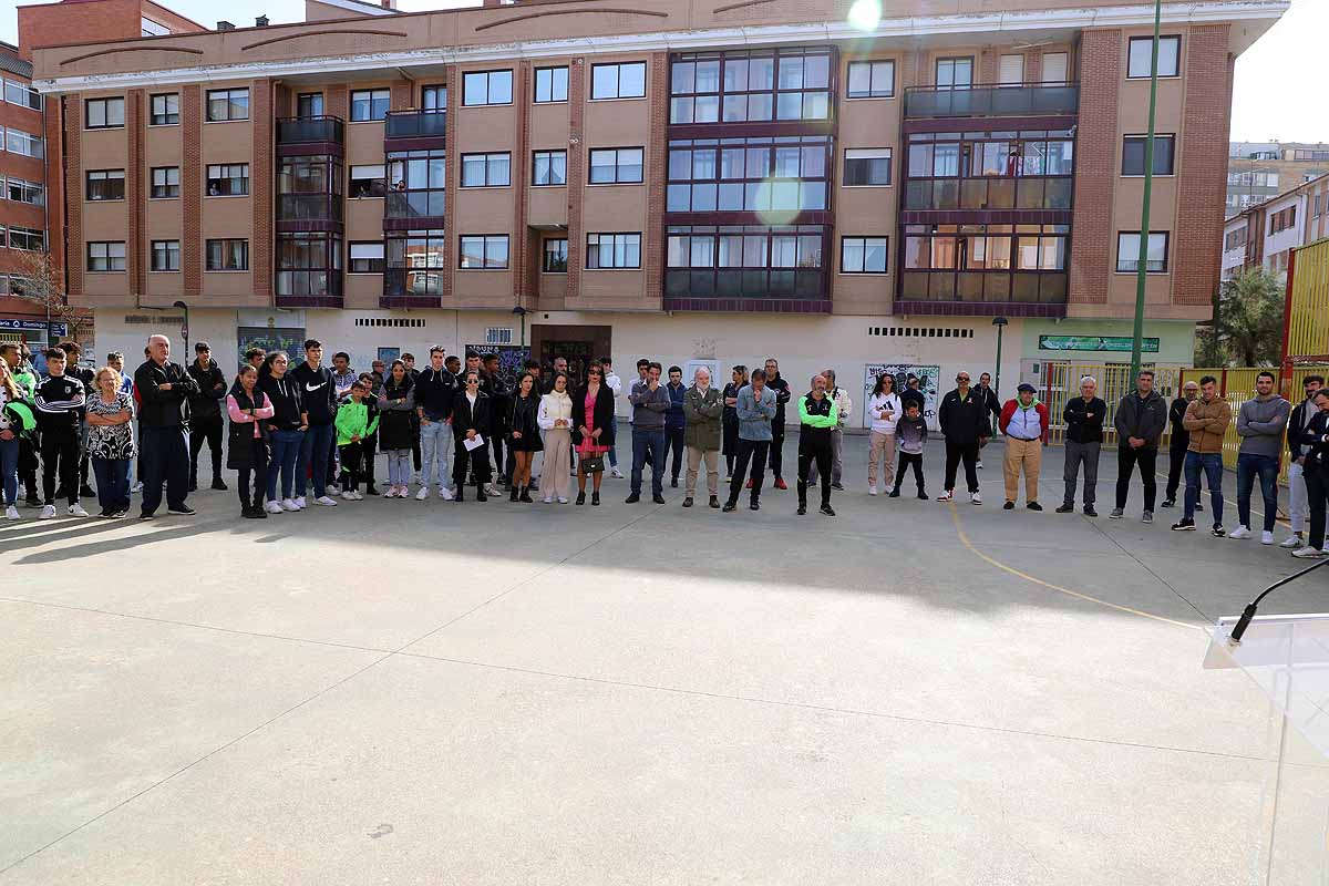 La Fundación del Burgos CF ha impulsado un homenaje y un acto de recuerdo en honor a Sergio Díez Ramos, un joven burgalés que vivía por y para el fútbol, socio del Burgos CF, asiduo a los partidos y que murió hace un año.