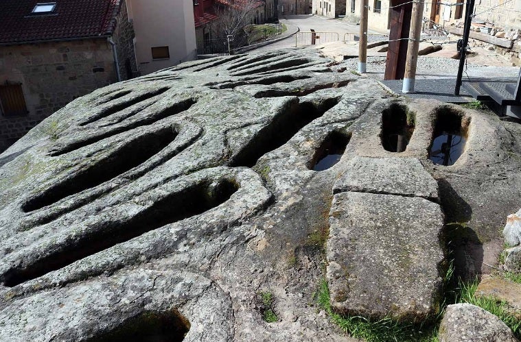 Necrópolis de Regumiel de la Sierra. 