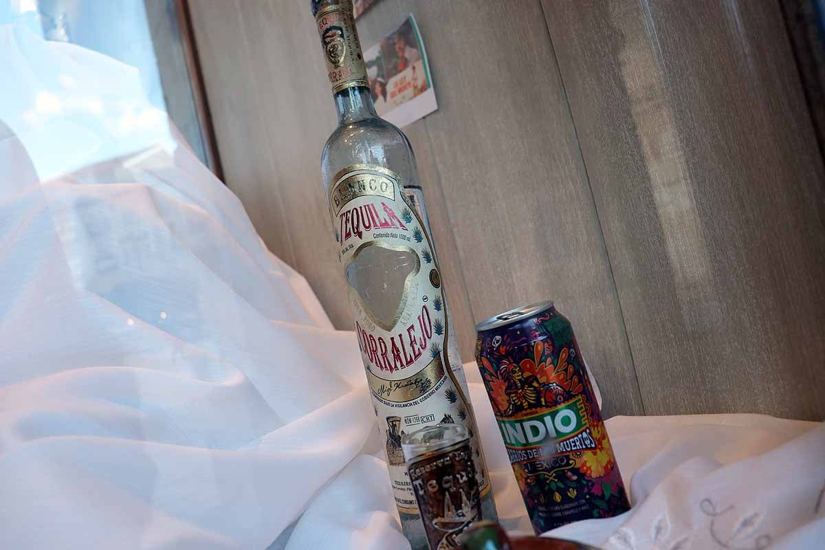 Elementos que recuerdan al fallecido. 