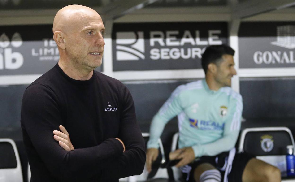 El entrenador del Burgos CF, Julián Calero