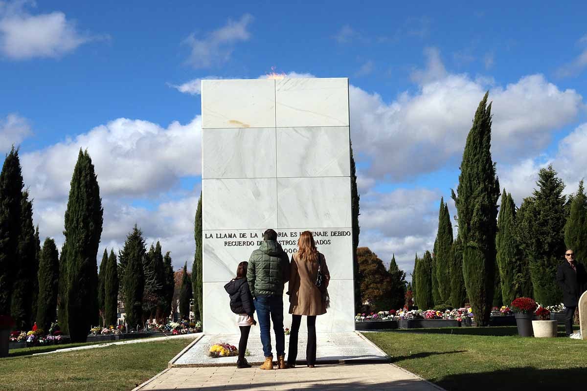 Fotos: Los burgaleses llenan el cementerio para honrar a sus muertos