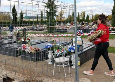 Imagen secundaria 1 - Todos los Santos multitudinario pero sin aglomeraciones en el cementerio de Burgos