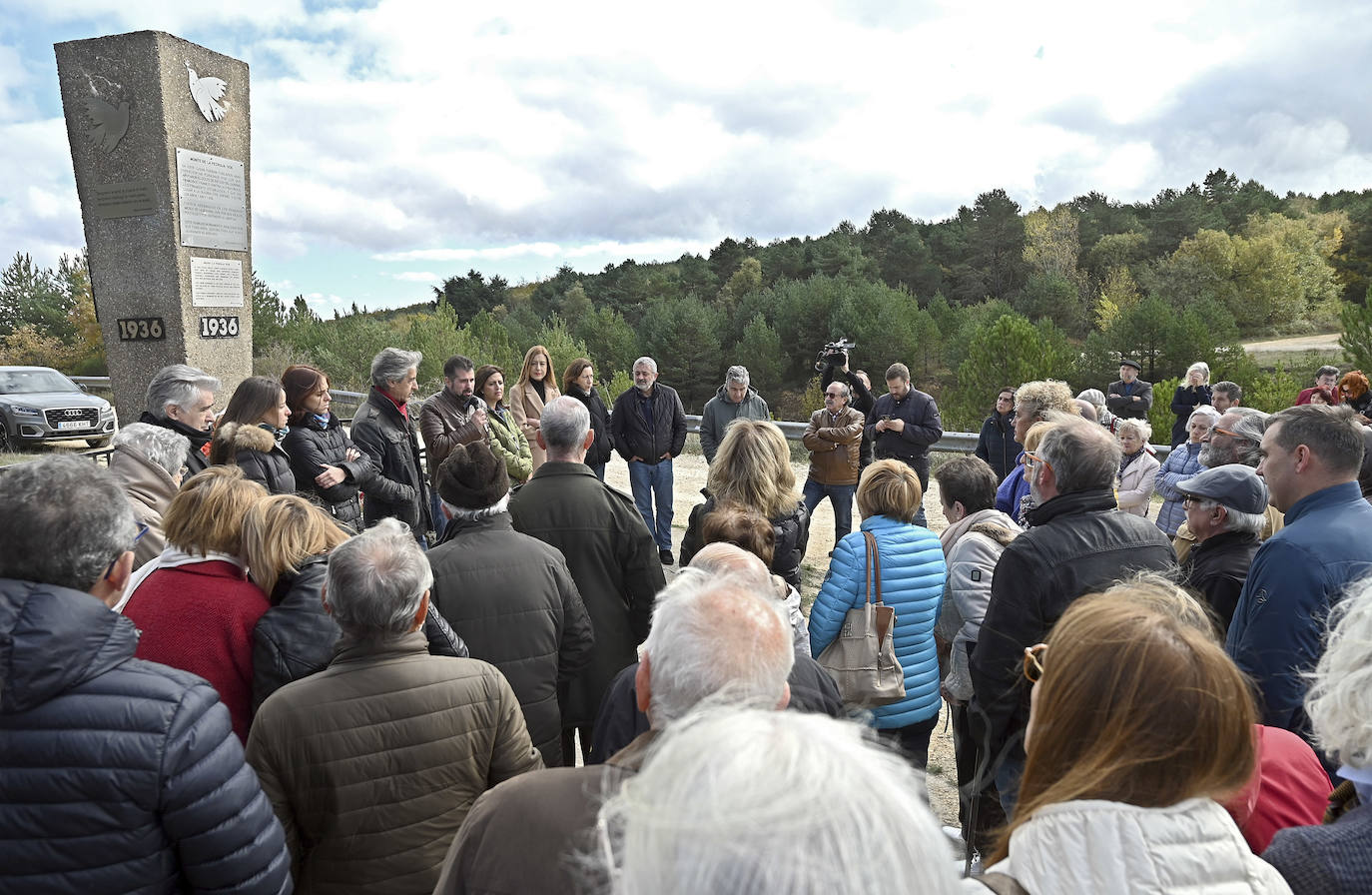 Homenaje en La Pedraja a los represaliados por el franquismo. En el cementerio de Burgos también se ha realizado un acto de recuerdo y homenaje, como se aprecia en el vídeo. 