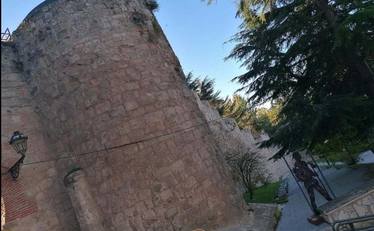 La muralla de Burgos presenta un importante deterioro.