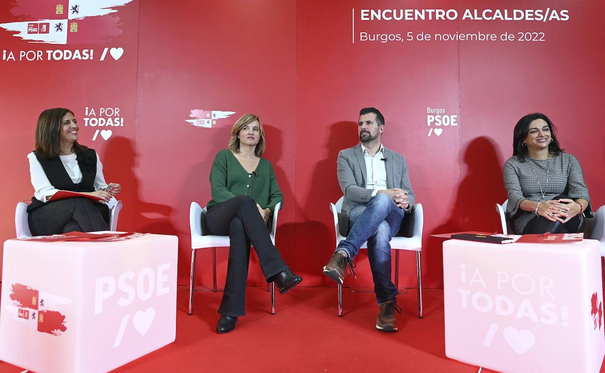 La ministra de Educación, Pilar Alegría, y el secretario general del PSOE de Castilla y León, Luis Tudanca, participan en un encuentro con alcaldes de la provincia de Burgos.