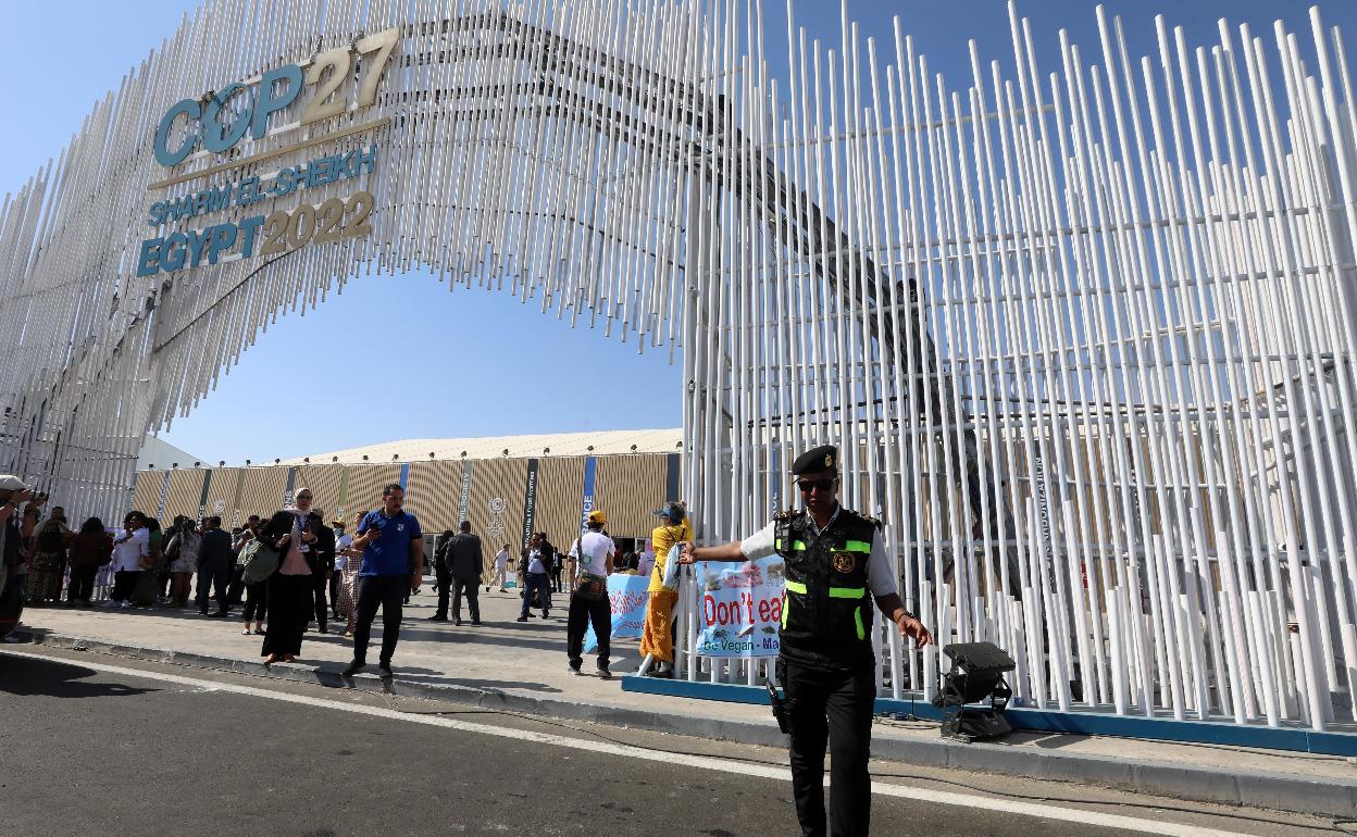 Entrada recinto COP27.