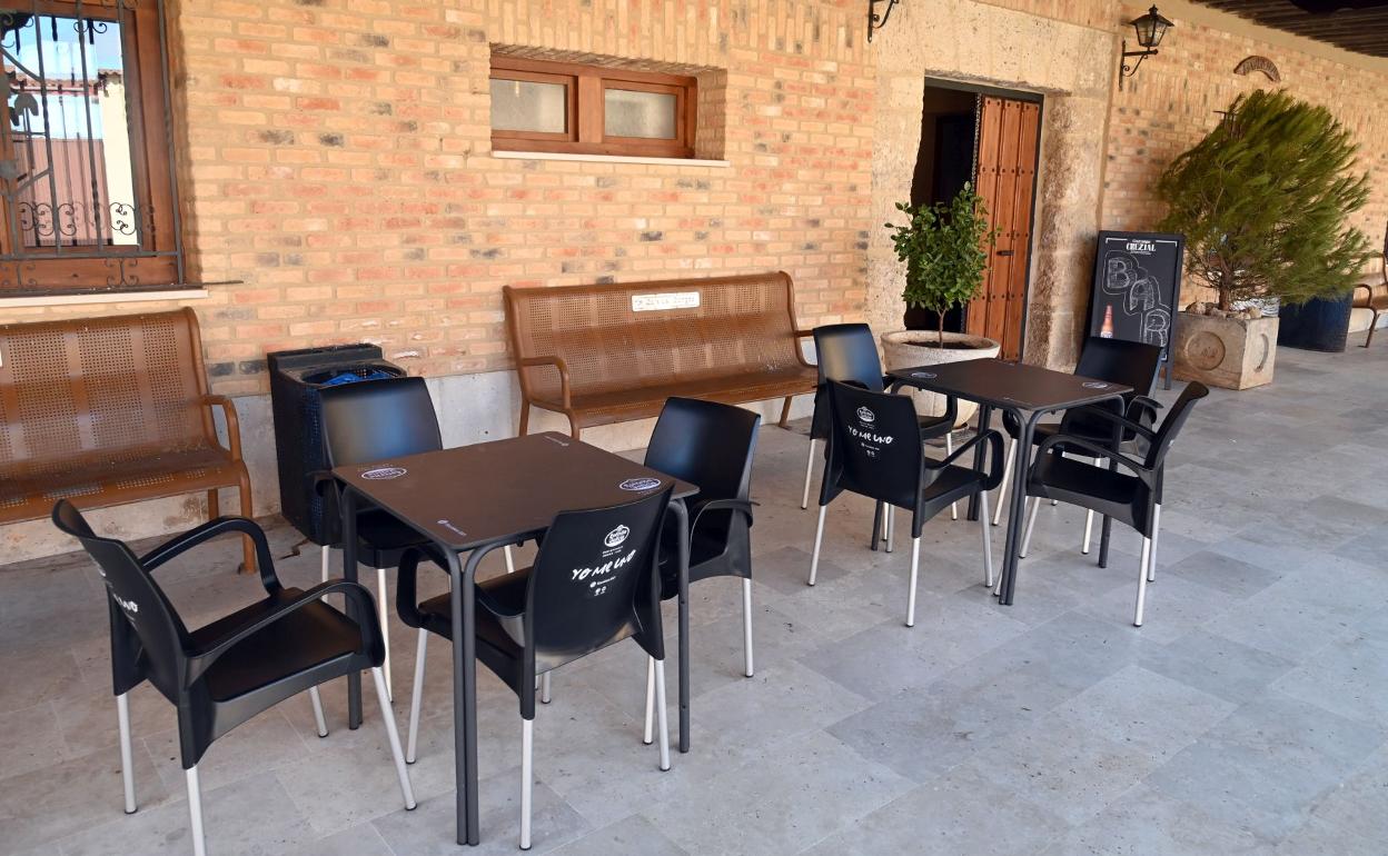 Terraza de un bar de pueblo en la provincia de Burgos. 