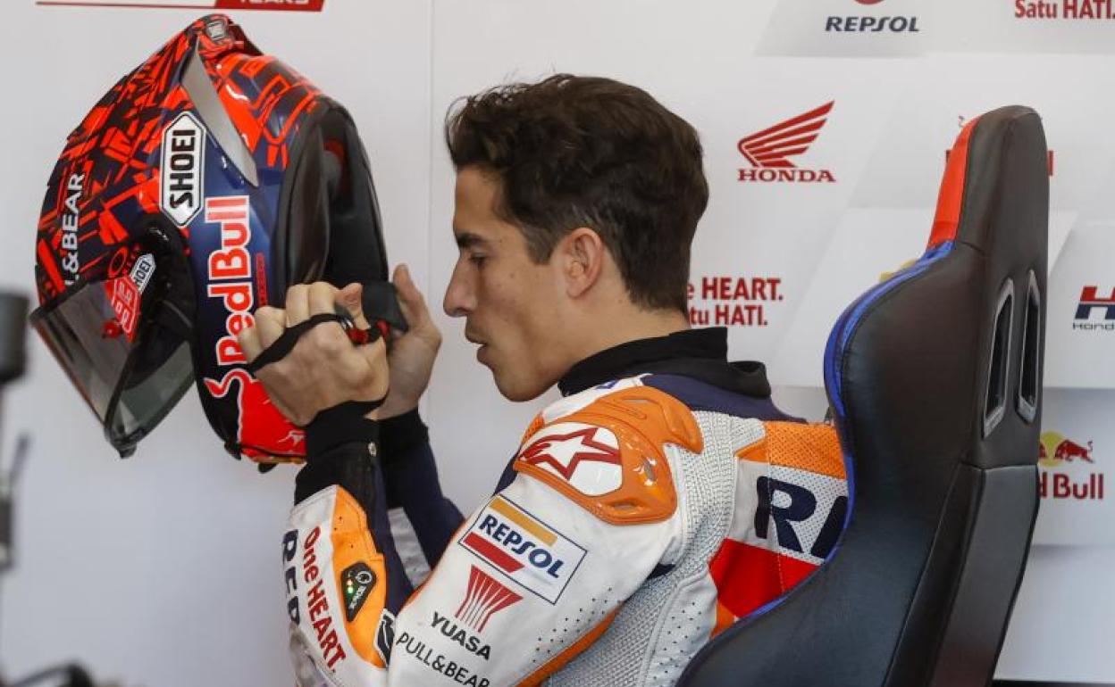 Marc Márquez, en boxes del circuito Ricardo Tormo de Cheste. 