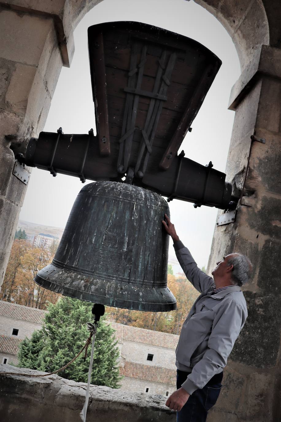 La Asociación de Campaneros de Burgos confía en que la UNESCO declare como Patrimonio Cultural Inmaterial el toque manual de campana. Mientras tanto, ellos llevan años trabajando por preservarlo. Están recopilando toques, trabajan para sacar adelante un centro de interpretación, han creado una escuela de campaneros y, además, se encargan del toque manual en algunas parroquias burgalesas. 