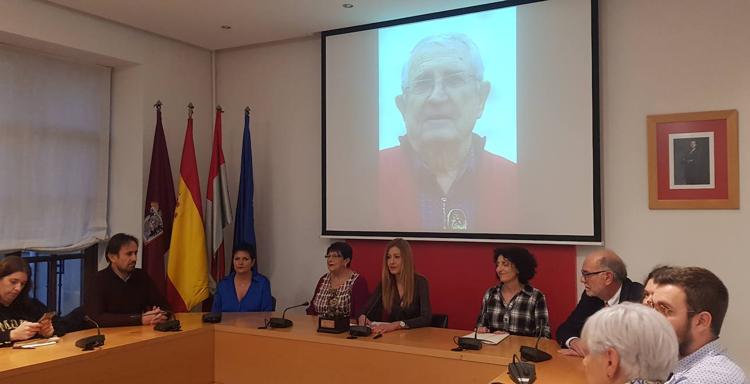 Acto de entrega del León de Oro.