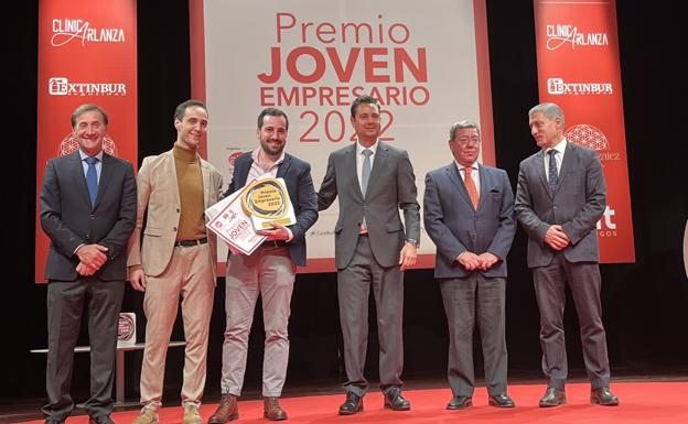 Rodrigo Quevedo, de Clínica Arlanza, se lleva el premio Joven Empresario de Burgos