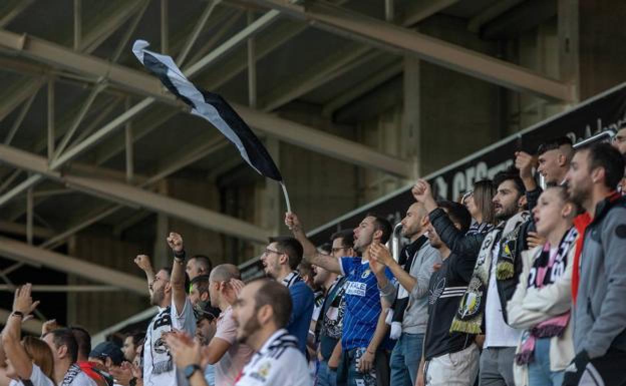 El Burgos CF quiere contar con su afición en El Sardinero. 