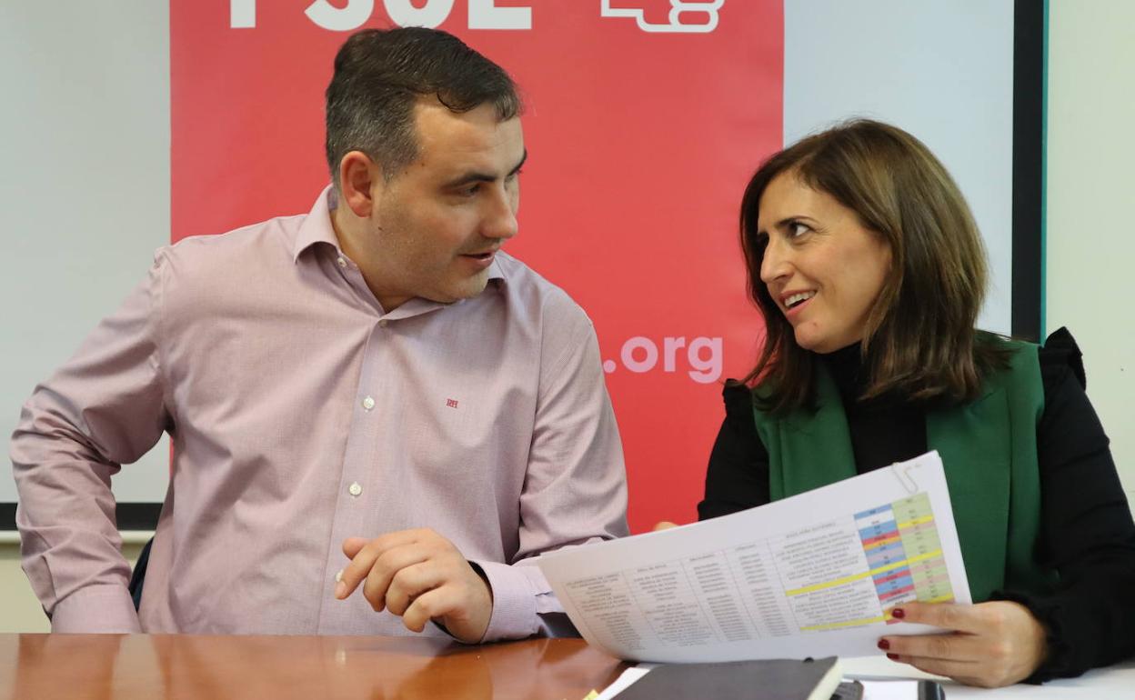 Álvaro Morales, alcalde de Briviesca, y Esther Peña, secretaria general del PSOE de Burgos.