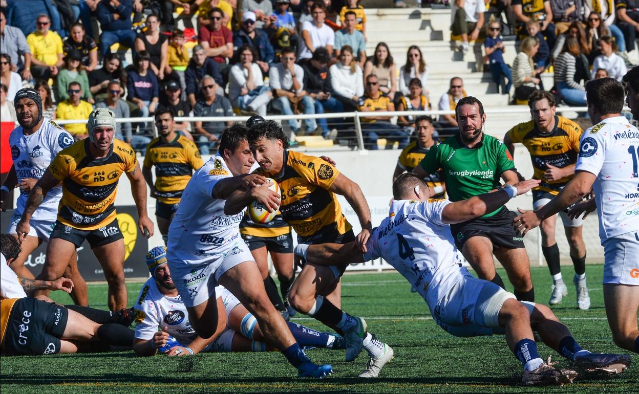 San Amaro acogió un derbi autonómico muy disputado. 