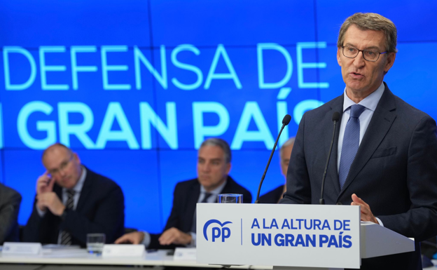 El Gobierno abona el terreno a rebajar también la malversación y pone al PP en guardia