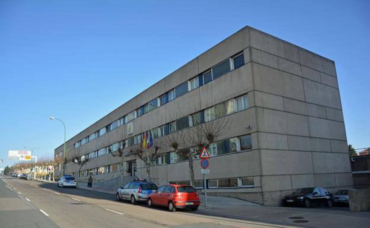 El edificio de Policía Local y Bomberos requiere de una reforma integral en Burgos.