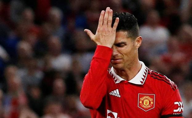 Cristiano Ronaldo, contrariado en un partido del Manchester United. 