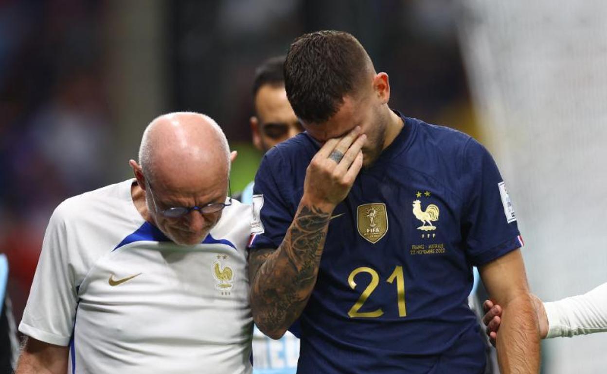 Lucas Hernández, llorando tras lesionarse en el debut munidalista