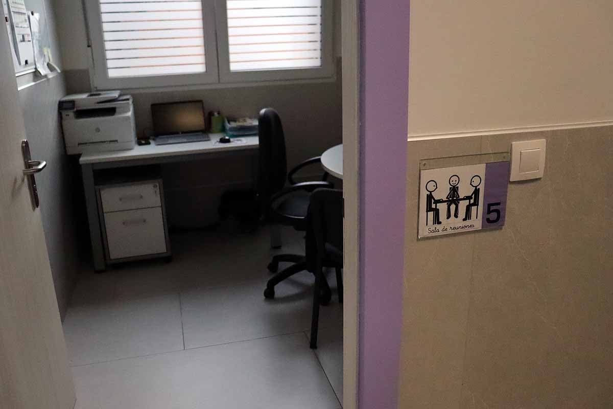 El centro de Autismo Burgos trabaja con 52 familias como punto esencial del desarrollo del niño. Por el programa de Autismo Burgos BBMiradas han pasado 282 niños, de los que 100 han pasado a intervención en el centro y se ha diagnosticado trastorno del espectro autista en otros 70. 