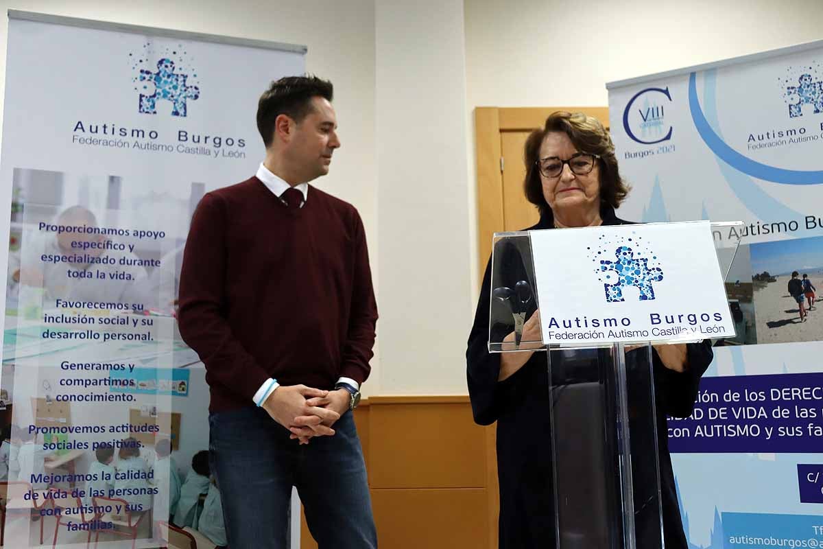 El centro de Autismo Burgos trabaja con 52 familias como punto esencial del desarrollo del niño. Por el programa de Autismo Burgos BBMiradas han pasado 282 niños, de los que 100 han pasado a intervención en el centro y se ha diagnosticado trastorno del espectro autista en otros 70. 