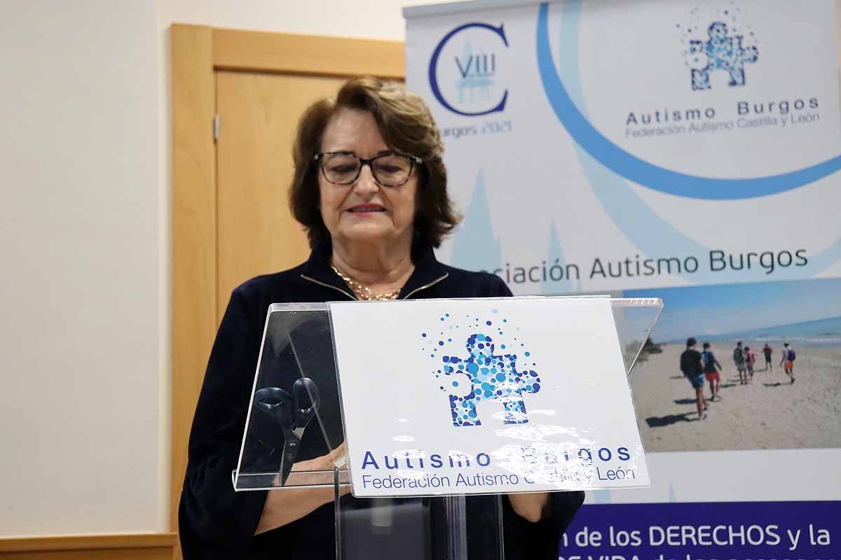 El centro de Autismo Burgos trabaja con 52 familias como punto esencial del desarrollo del niño. Por el programa de Autismo Burgos BBMiradas han pasado 282 niños, de los que 100 han pasado a intervención en el centro y se ha diagnosticado trastorno del espectro autista en otros 70. 