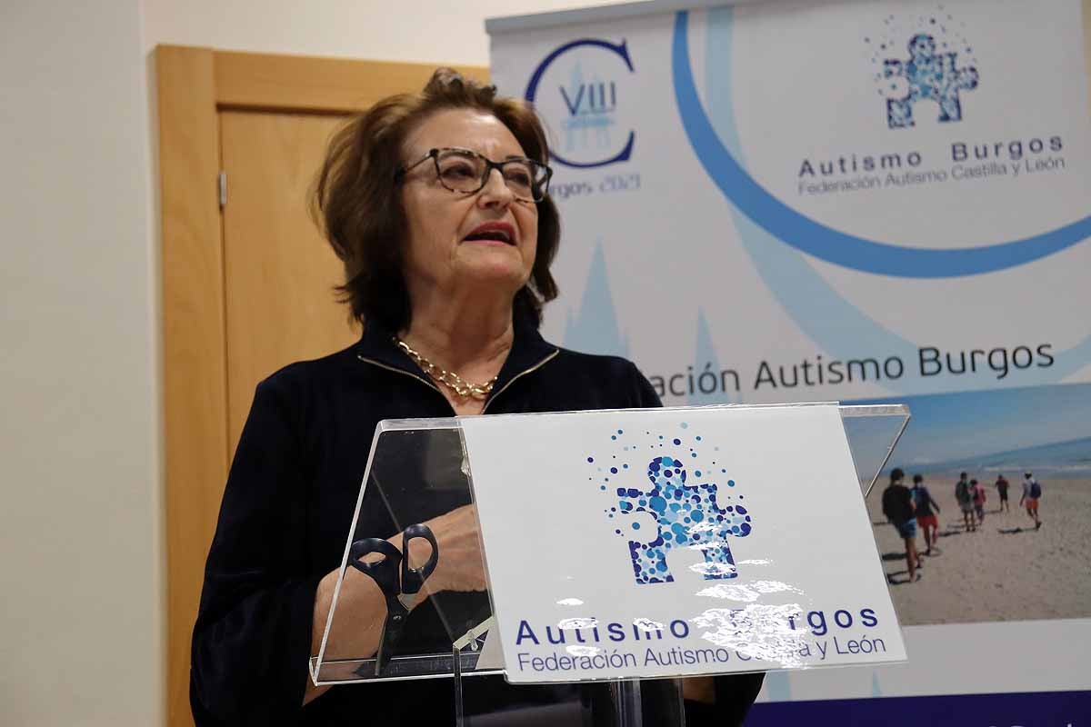 El centro de Autismo Burgos trabaja con 52 familias como punto esencial del desarrollo del niño. Por el programa de Autismo Burgos BBMiradas han pasado 282 niños, de los que 100 han pasado a intervención en el centro y se ha diagnosticado trastorno del espectro autista en otros 70. 