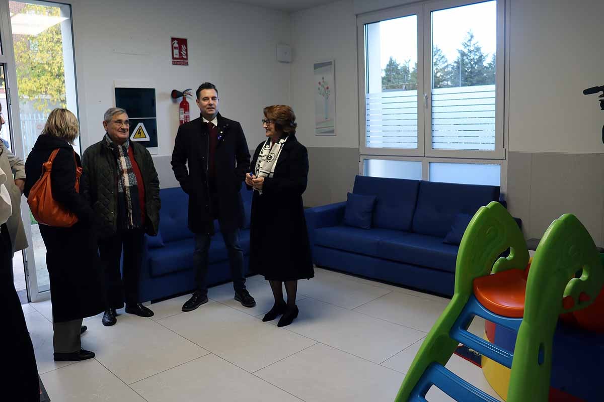 El centro de Autismo Burgos trabaja con 52 familias como punto esencial del desarrollo del niño. Por el programa de Autismo Burgos BBMiradas han pasado 282 niños, de los que 100 han pasado a intervención en el centro y se ha diagnosticado trastorno del espectro autista en otros 70. 