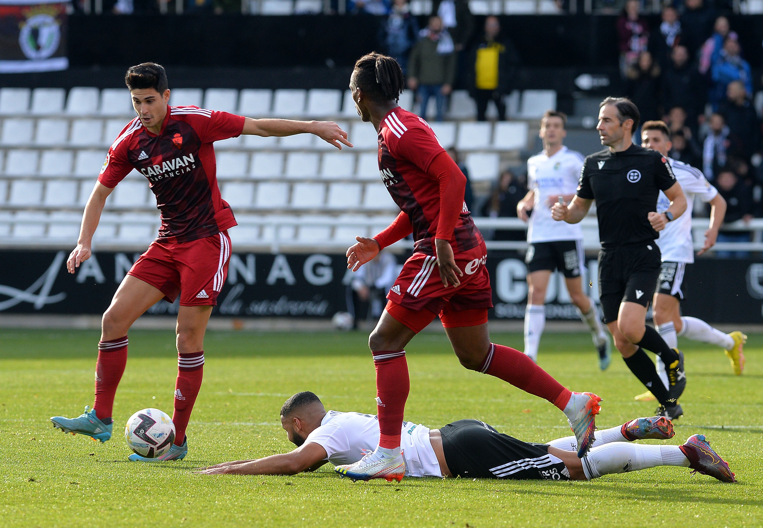 Fotos: El Burgos CF suma un punto en el último suspiro ante el Real Zaragoza