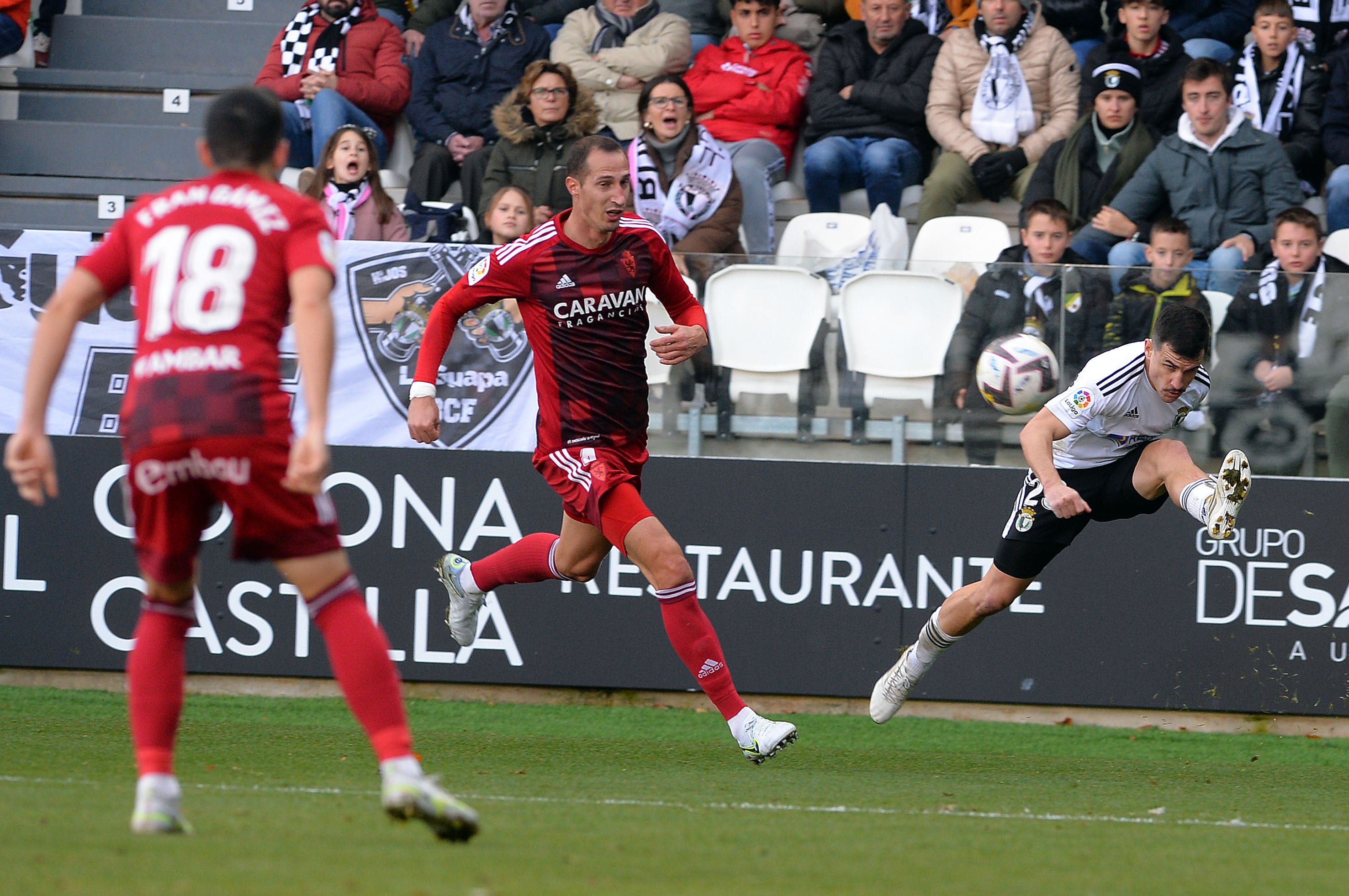 Fotos: El Burgos CF suma un punto en el último suspiro ante el Real Zaragoza