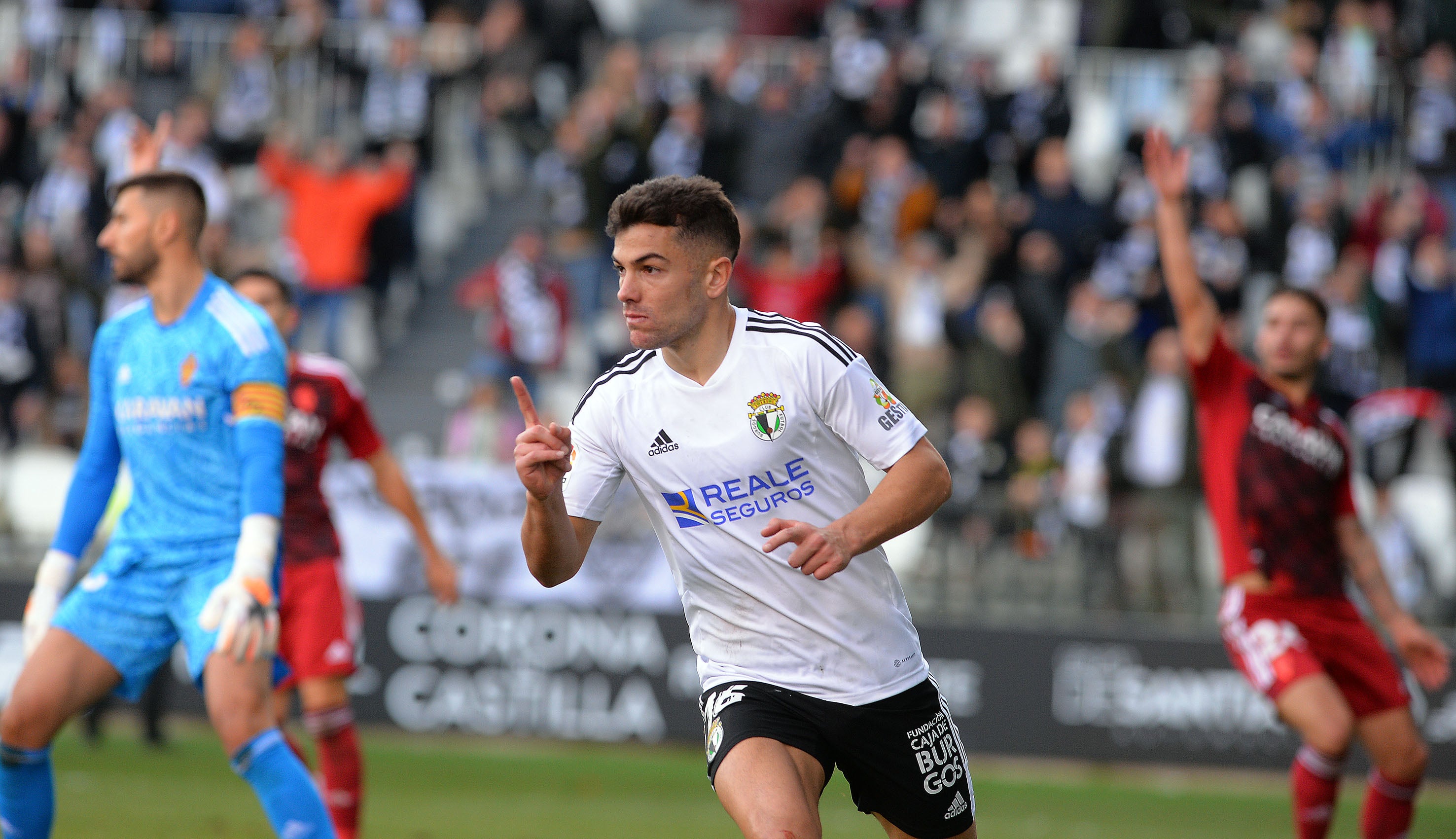 Fotos: El Burgos CF suma un punto en el último suspiro ante el Real Zaragoza