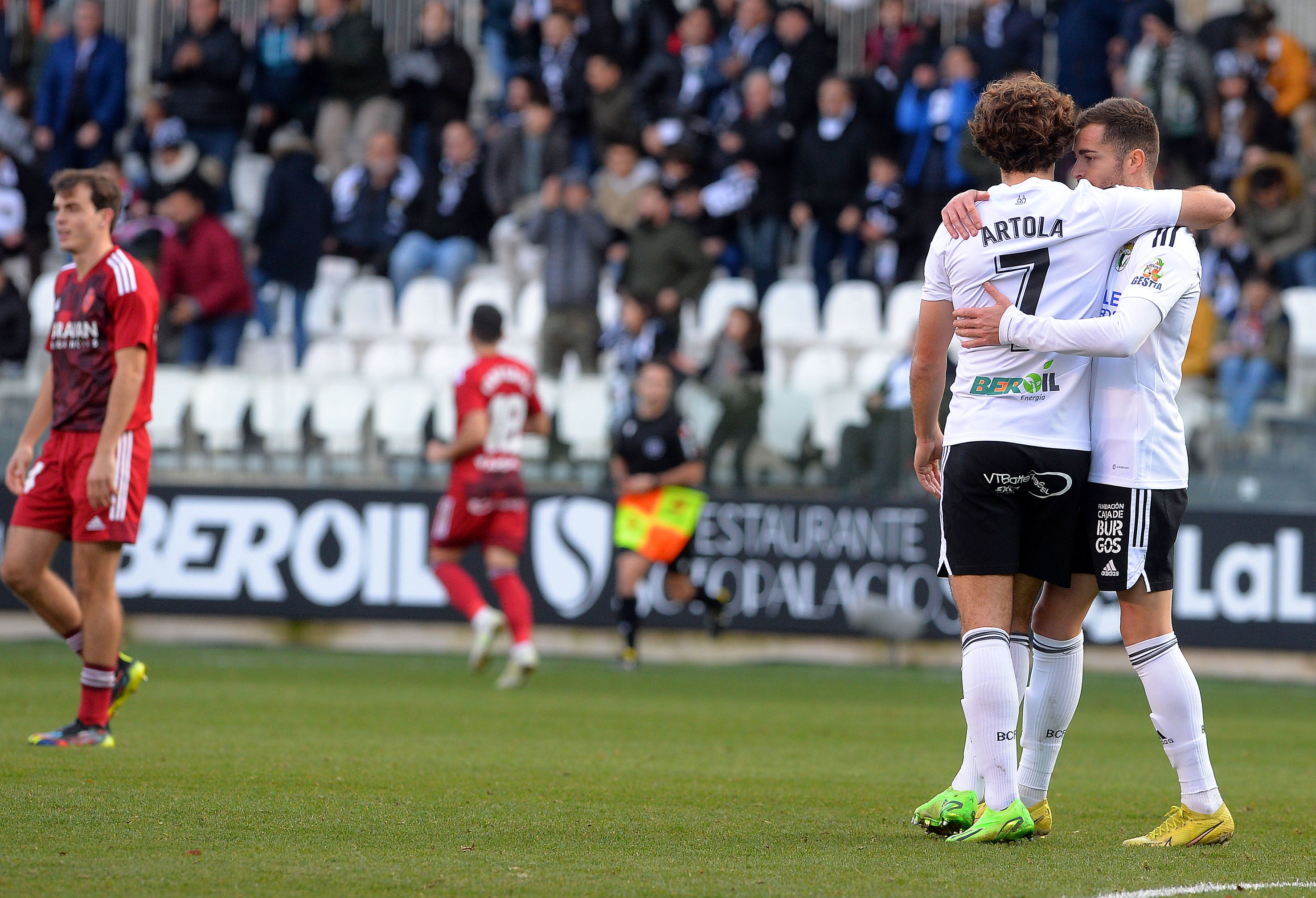 Fotos: El Burgos CF suma un punto en el último suspiro ante el Real Zaragoza