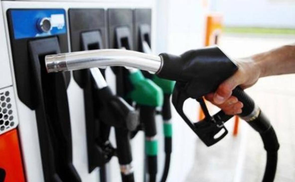 El precio de los combustibles acumula tres semanas de caída. 