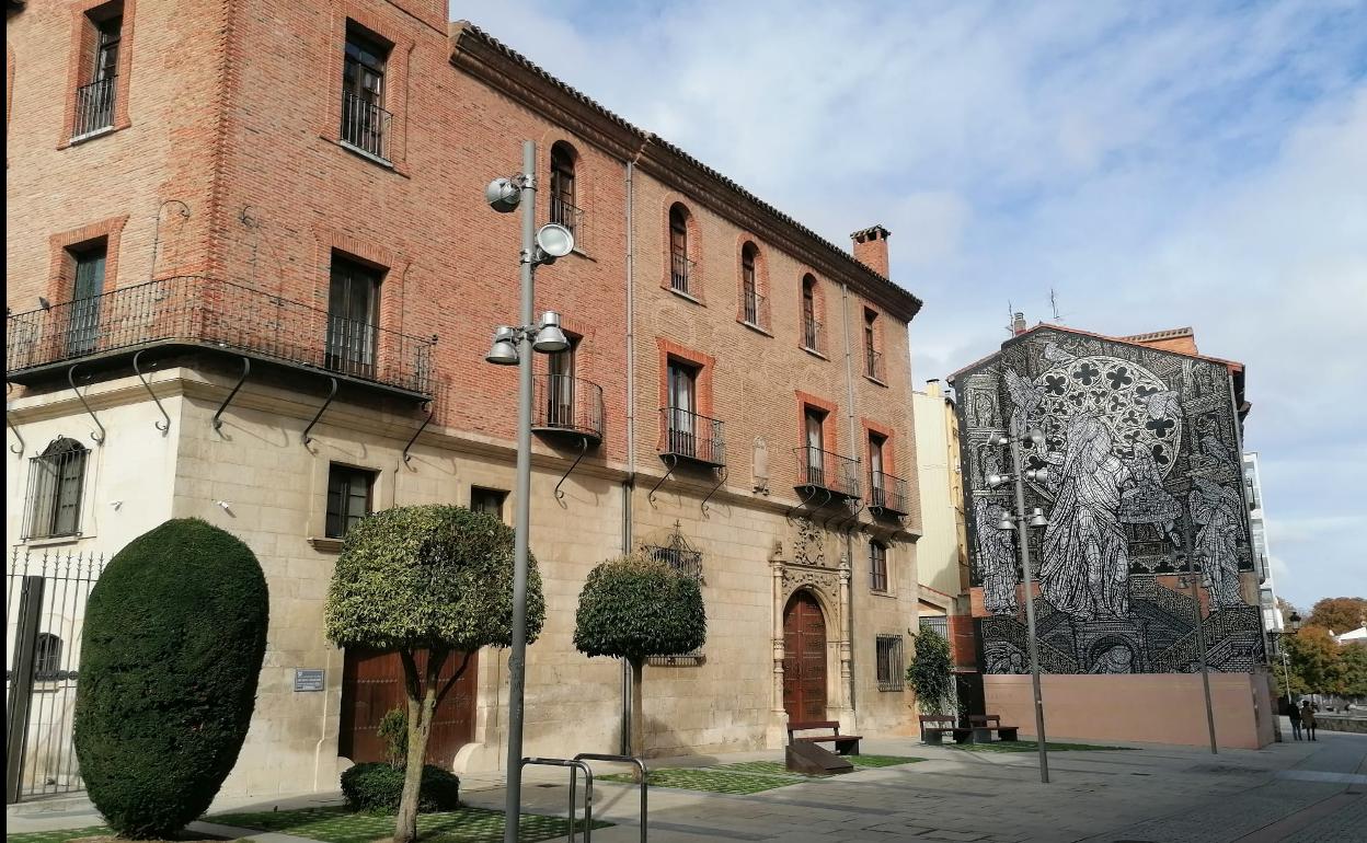 El Palacio de Castilfaé alberga el Archivo Municipal de Burgos.