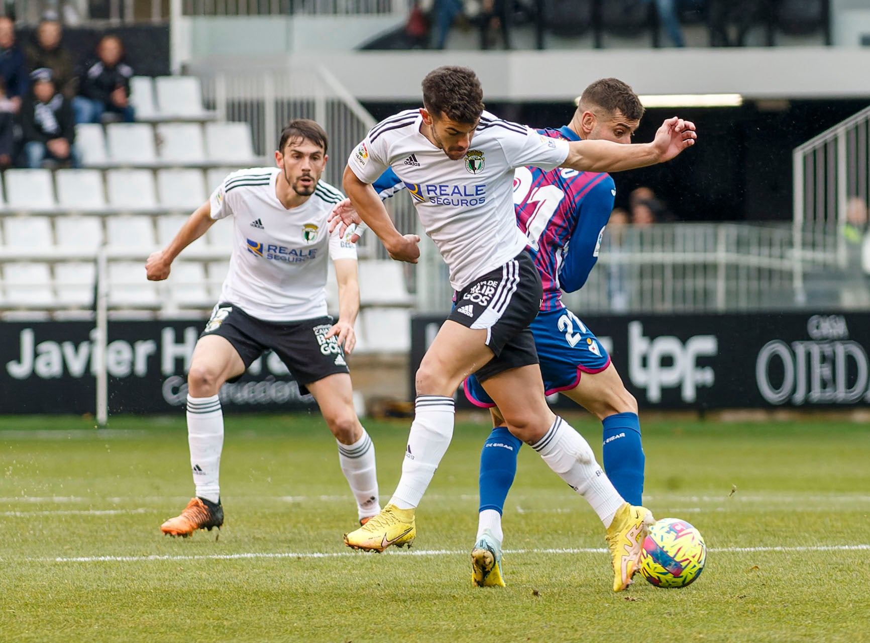 Fotos: El Burgos CF no puede con el Eibar que remonta y le deja sin liderato