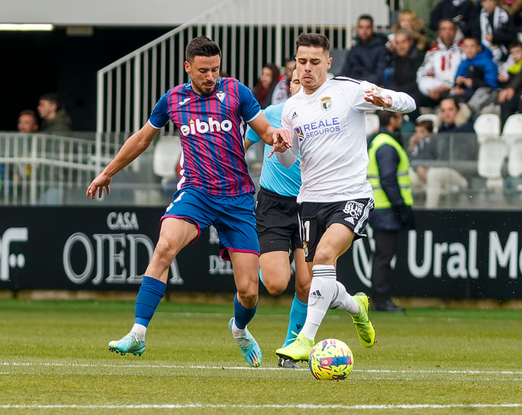 Fotos: El Burgos CF no puede con el Eibar que remonta y le deja sin liderato