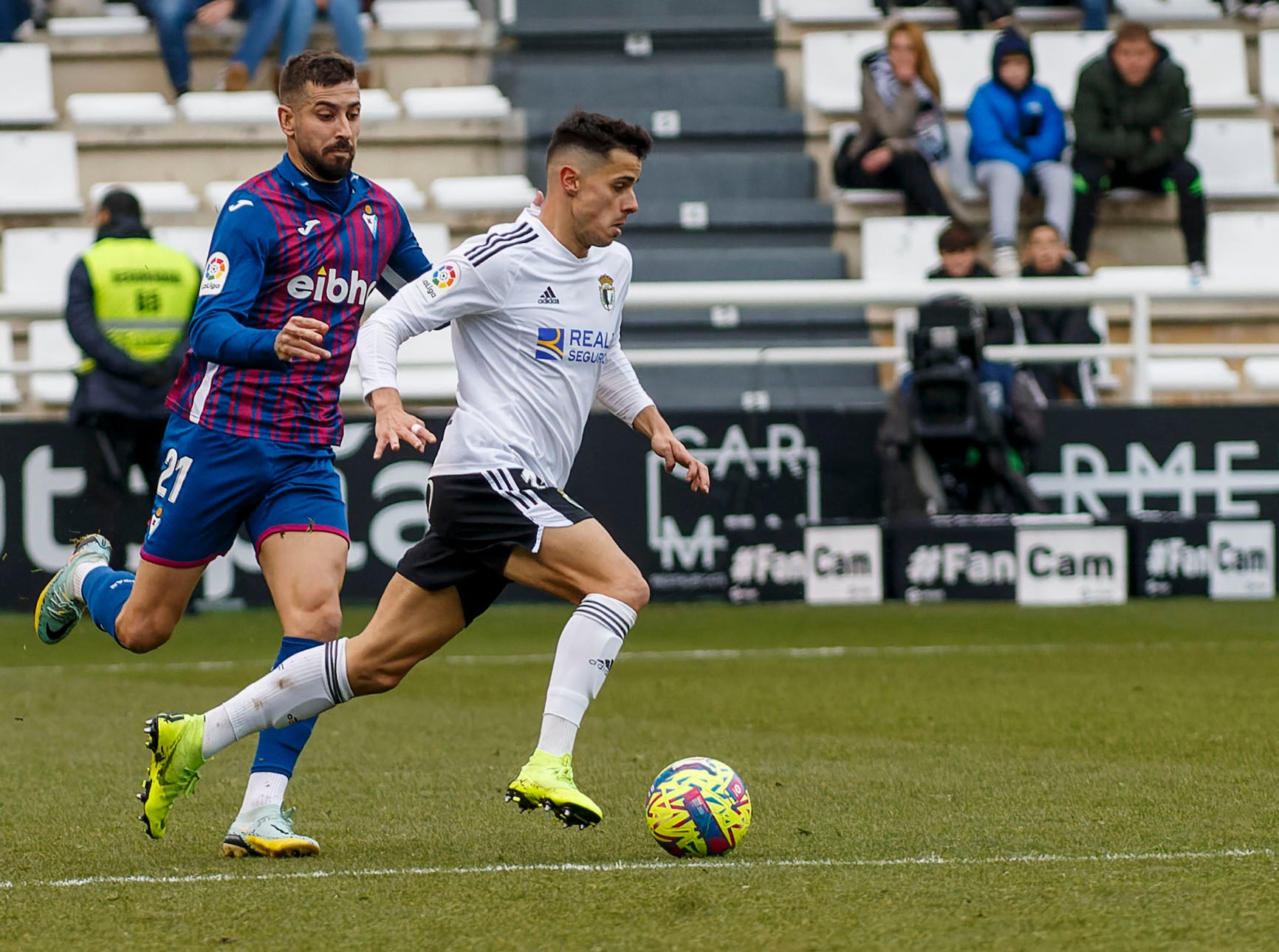 Fotos: El Burgos CF no puede con el Eibar que remonta y le deja sin liderato