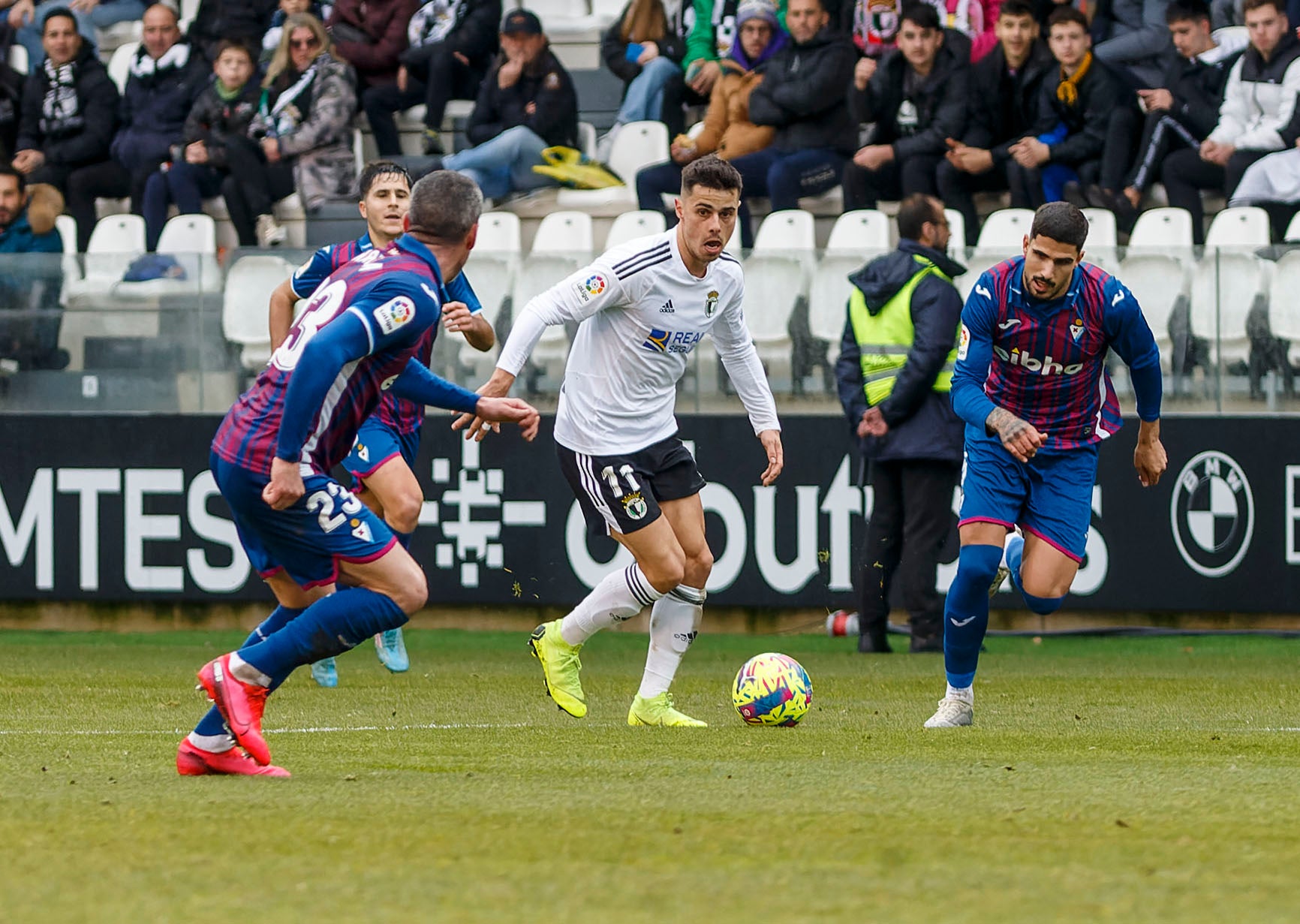 Fotos: El Burgos CF no puede con el Eibar que remonta y le deja sin liderato