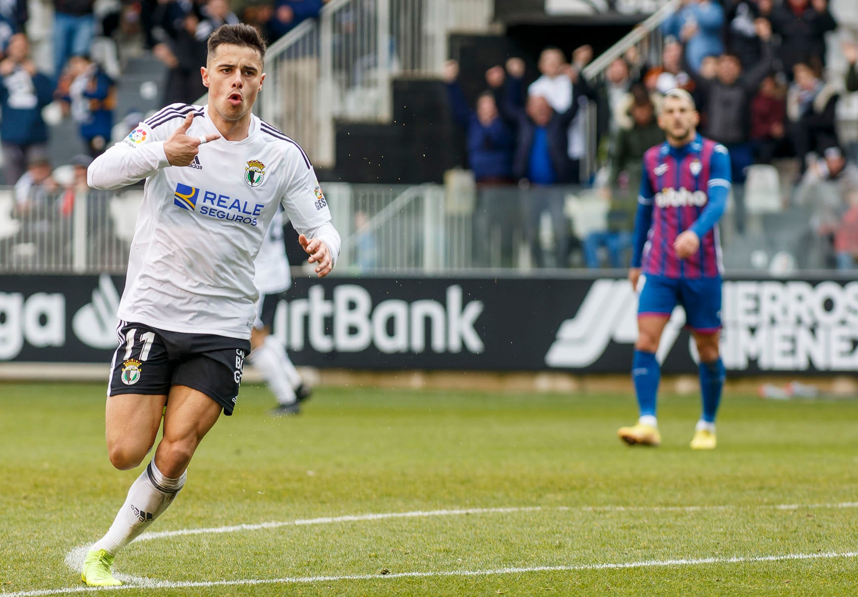 Fotos: El Burgos CF no puede con el Eibar que remonta y le deja sin liderato