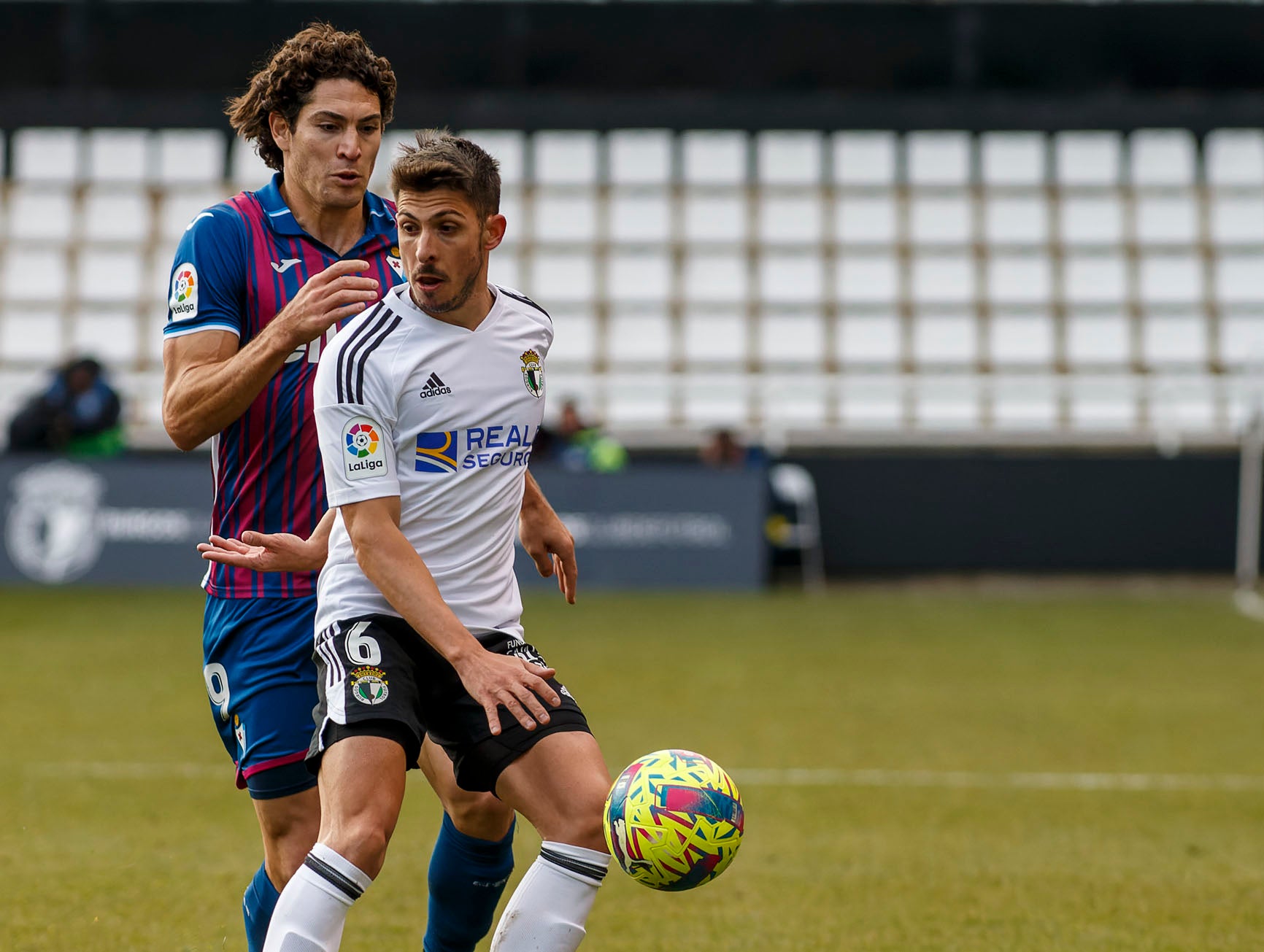 Fotos: El Burgos CF no puede con el Eibar que remonta y le deja sin liderato